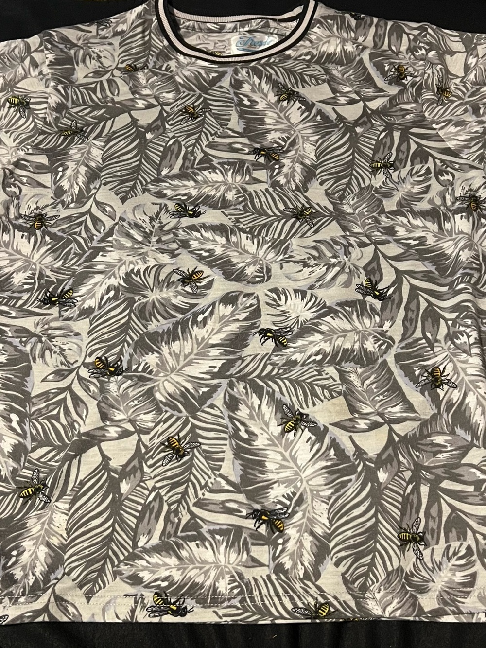 Fresh Prints of Bel-Air Bee Tropical Print T-Shirt | Size L